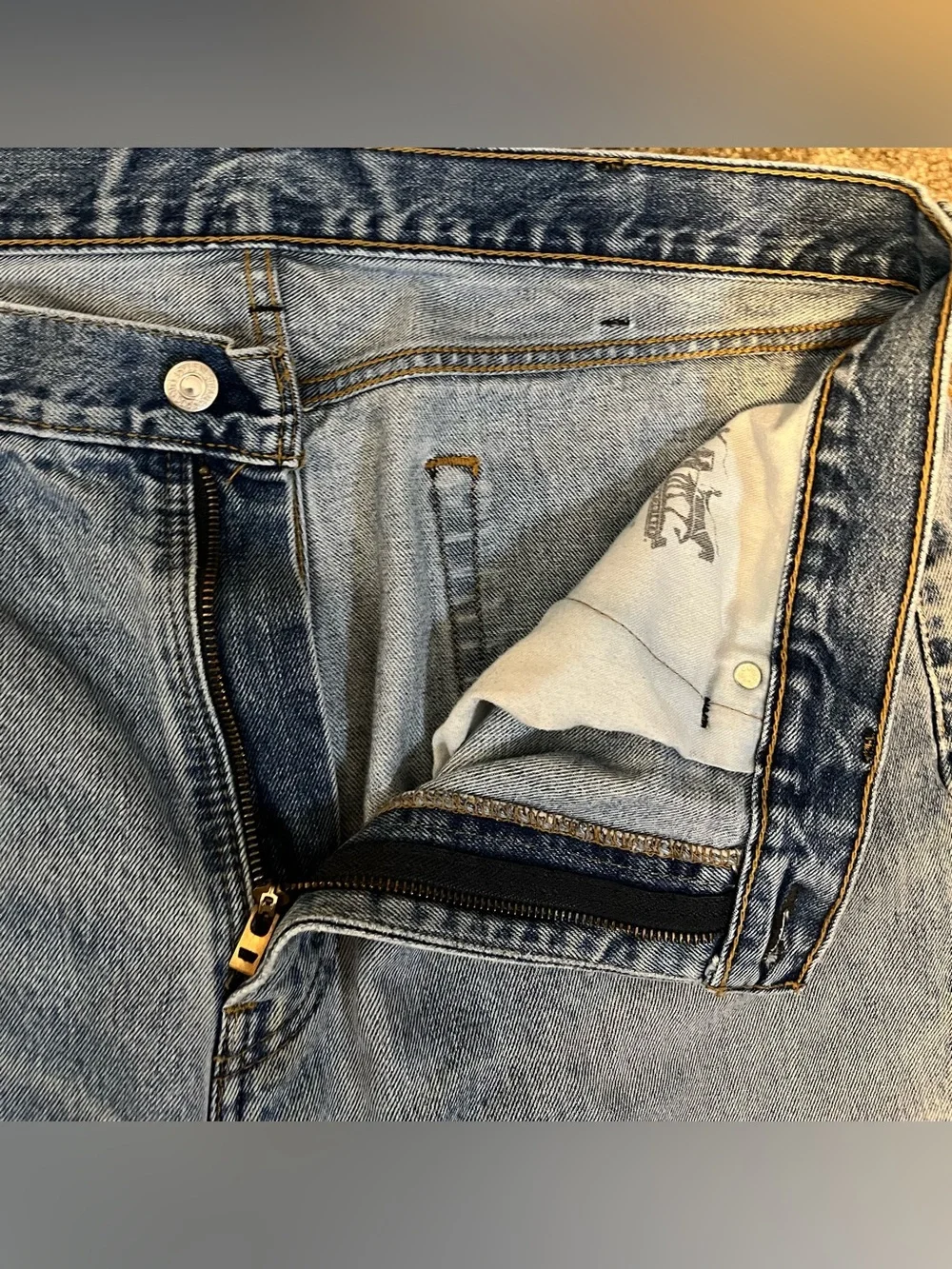 Levis levi distressed